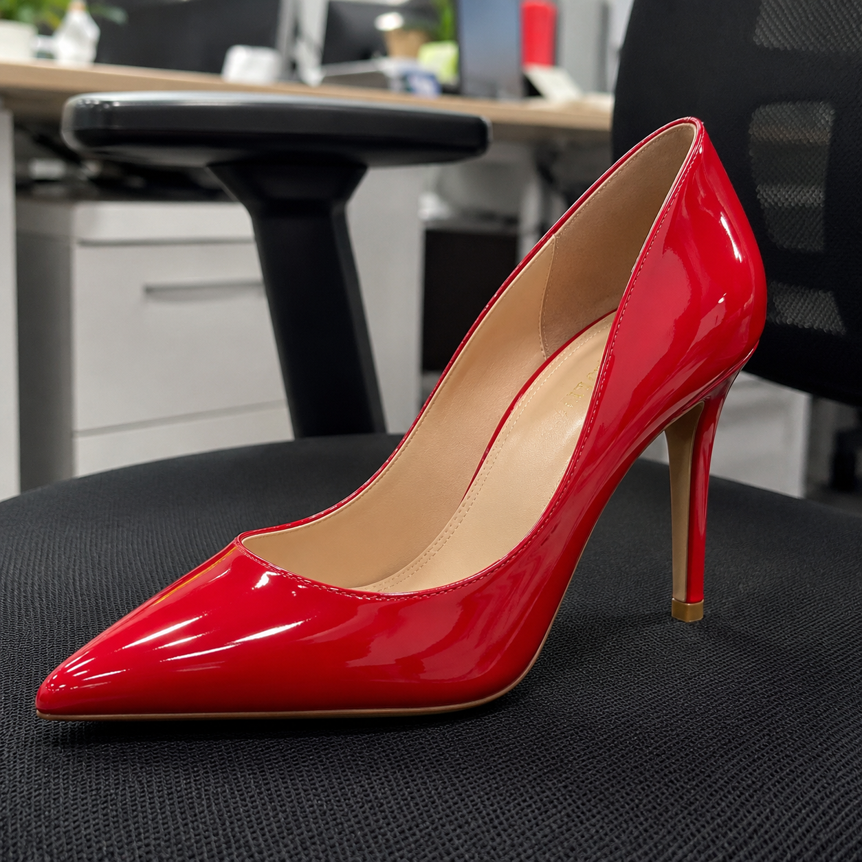 Foto sepatu merah untuk contoh Ganti Background Foto produk